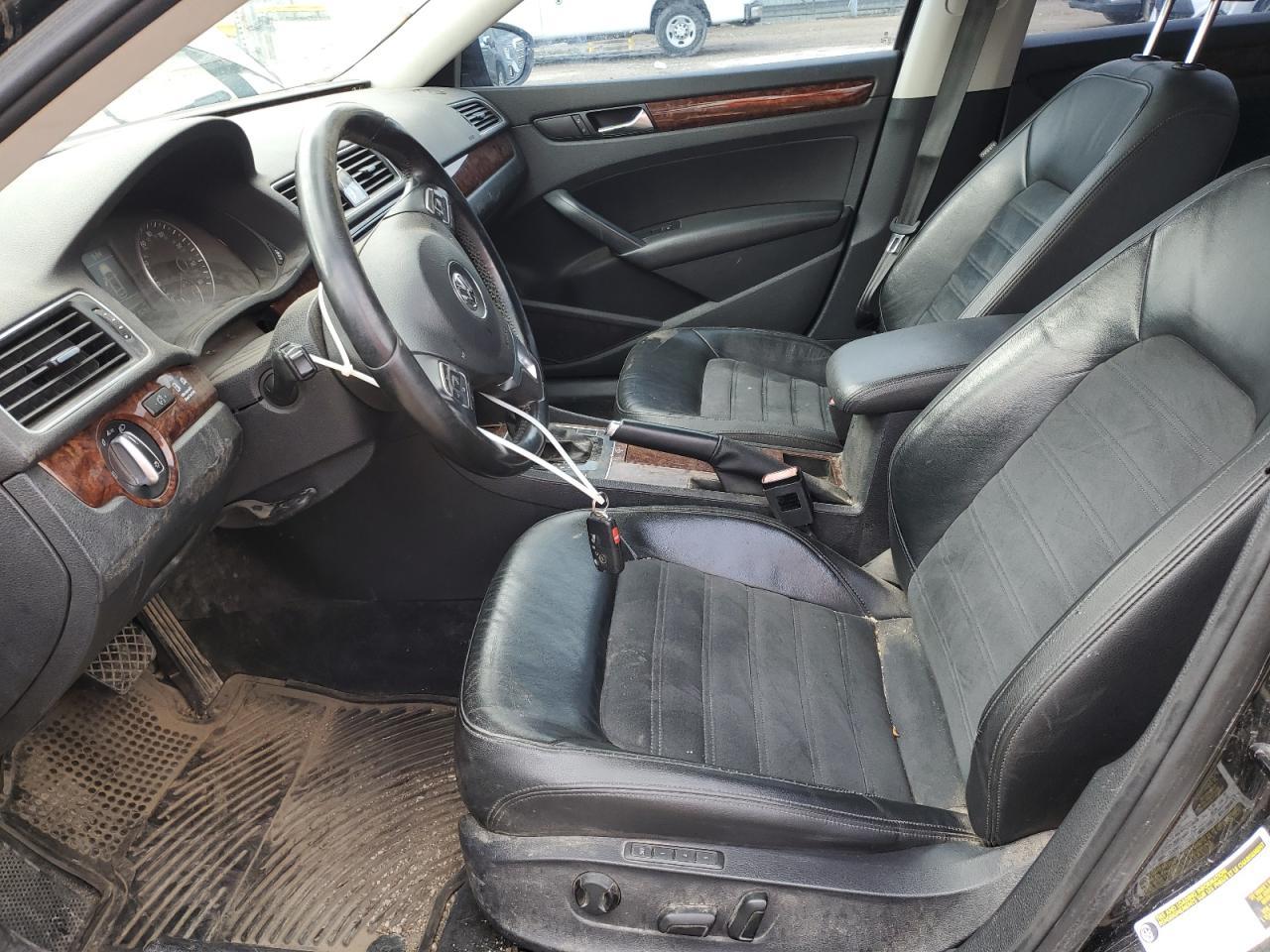2012 VOLKSWAGEN Passat