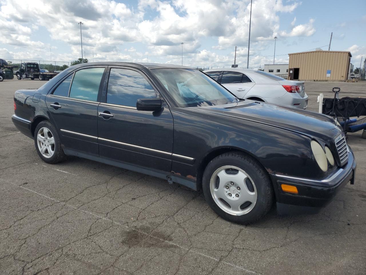 1997 MERCEDES-BENZ E-Class