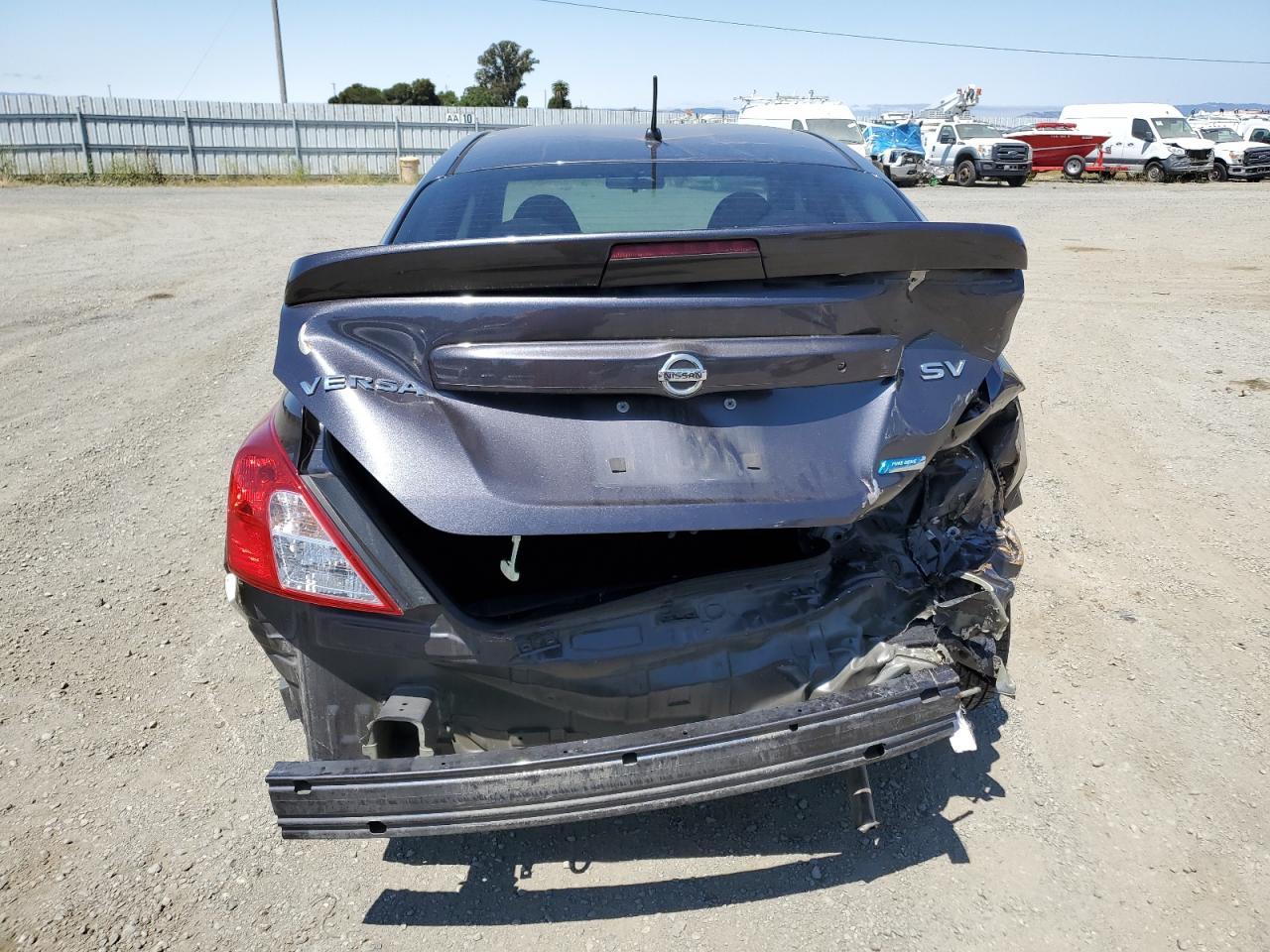 2015 NISSAN VERSA