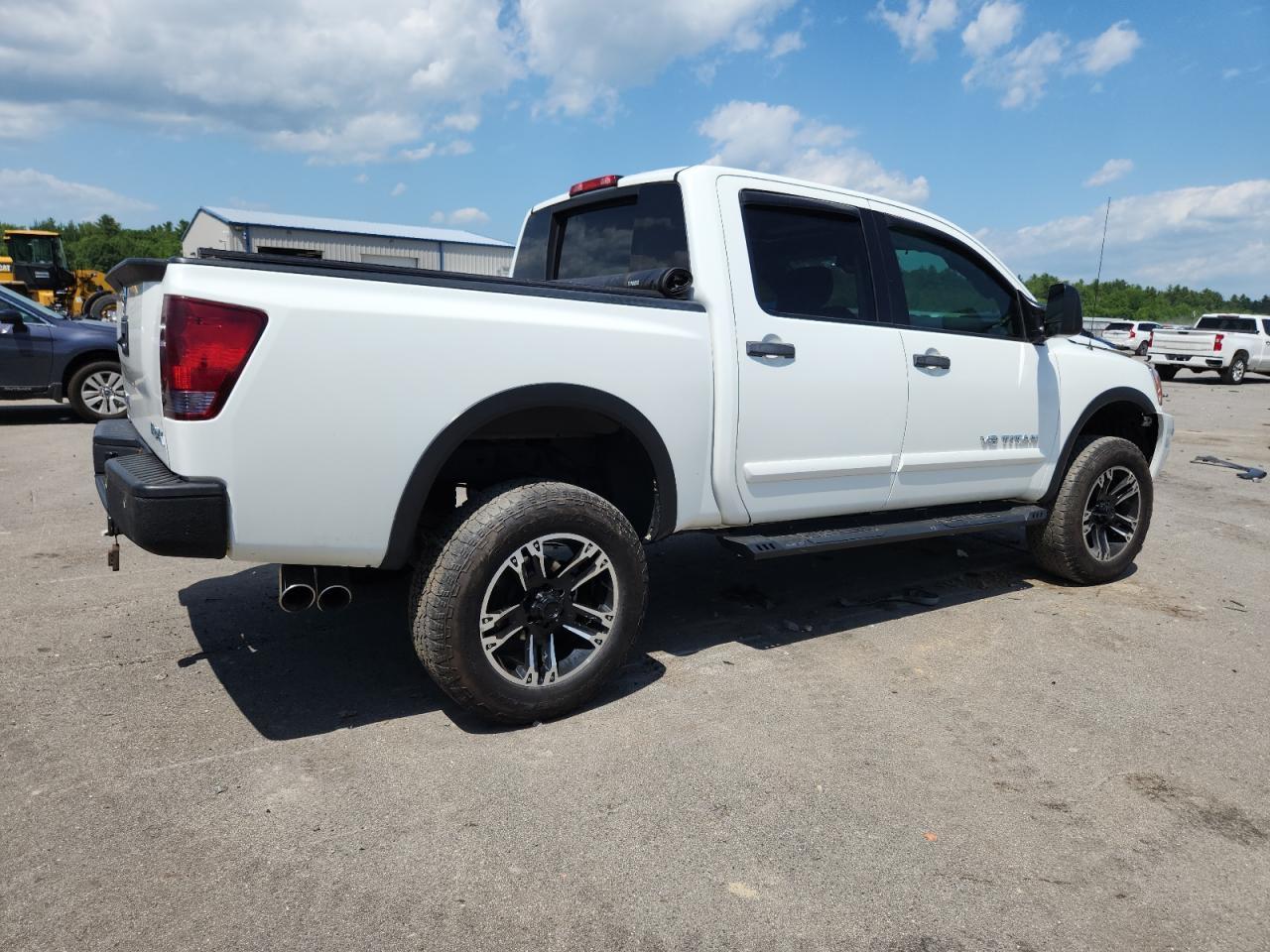 2015 NISSAN Titan