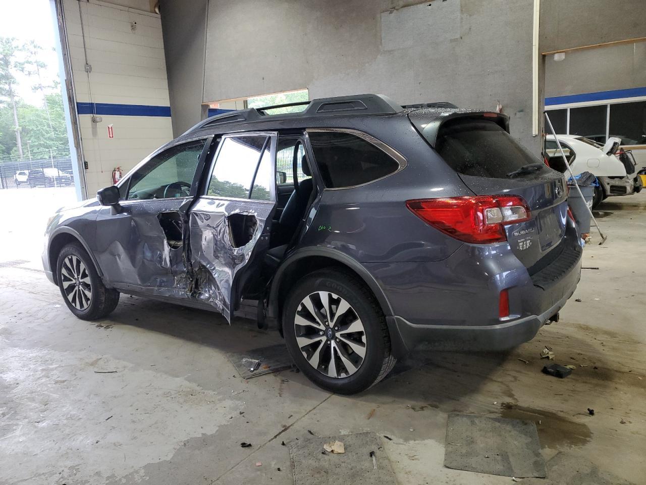 2015 SUBARU Outback