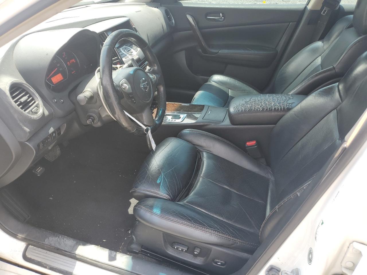 2010 NISSAN Maxima
