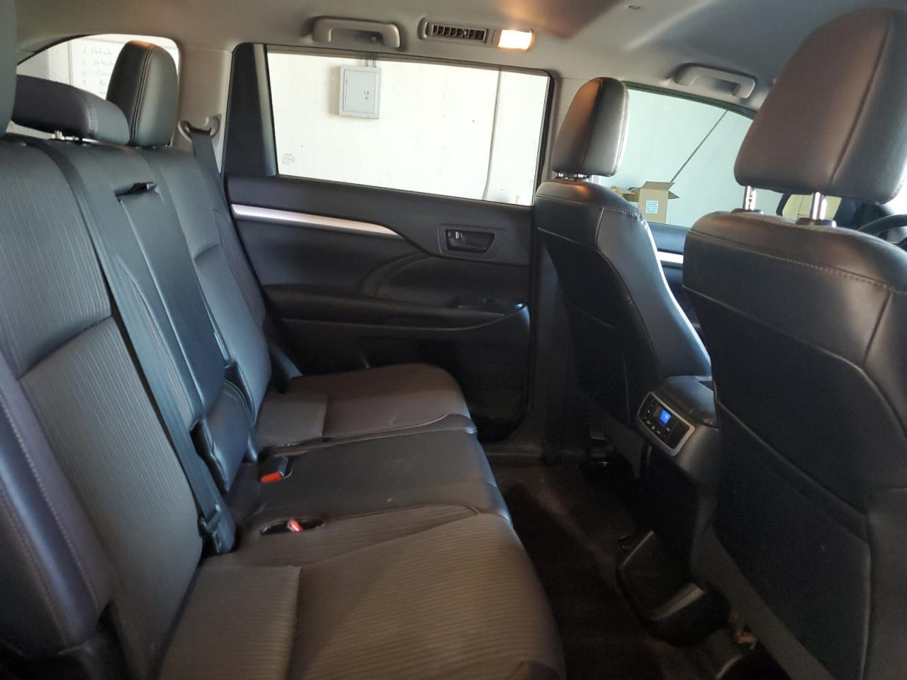 2016 TOYOTA HIGHLANDER