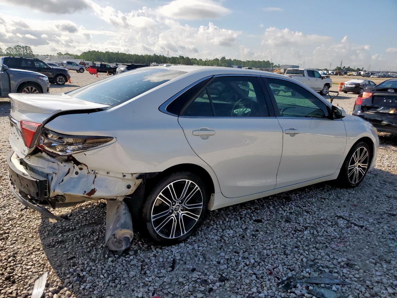 2016 TOYOTA CAMRY