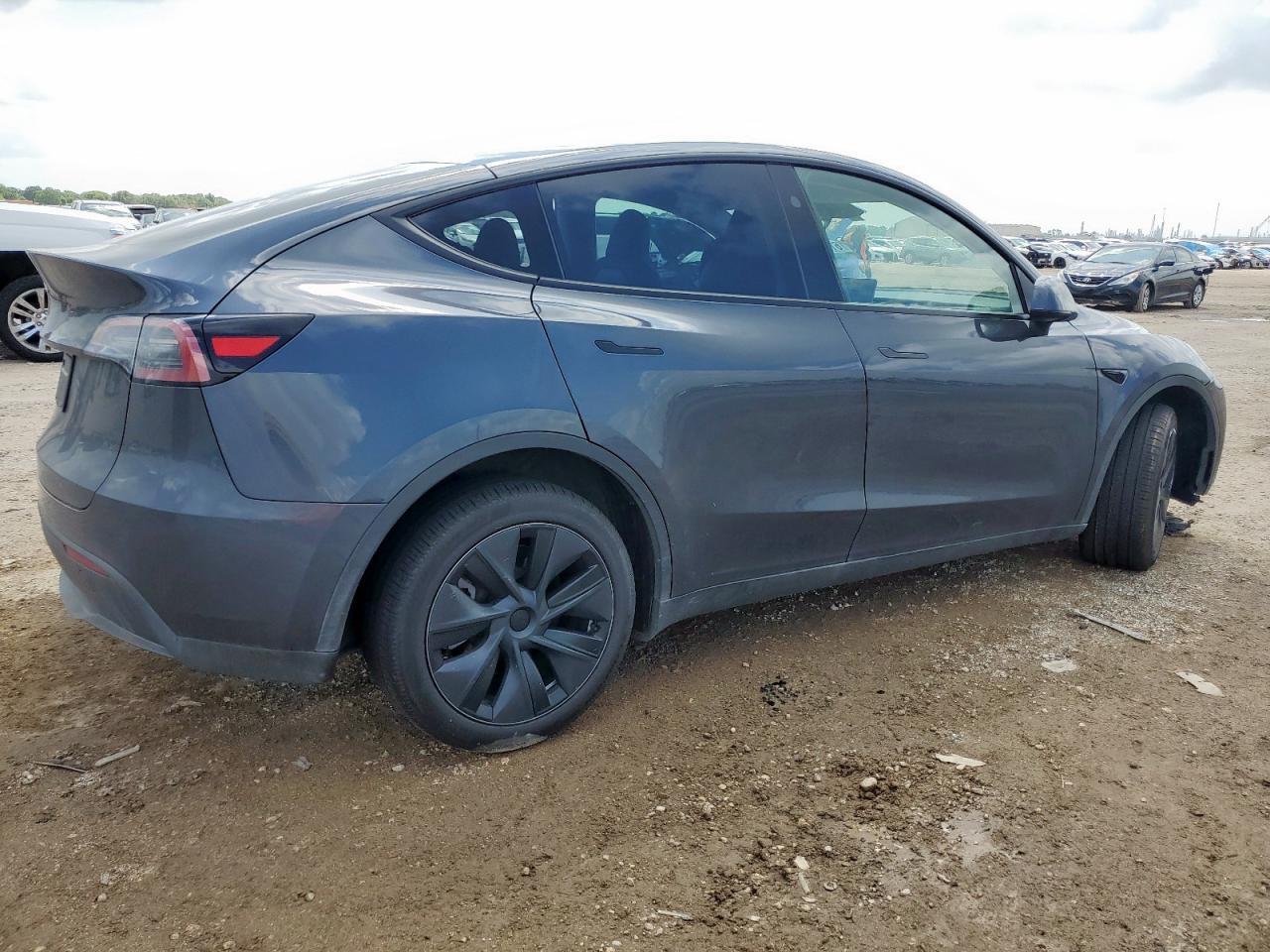 2025 TESLA MODEL Y