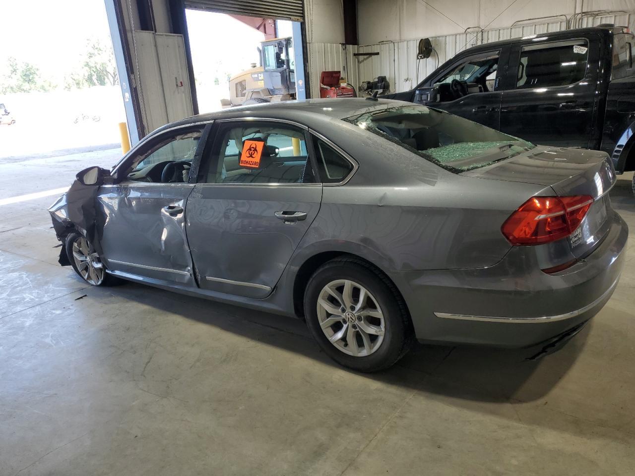 2016 VOLKSWAGEN Passat