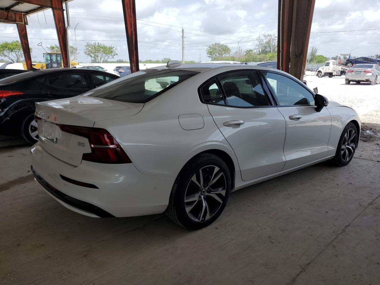2025 VOLVO S60