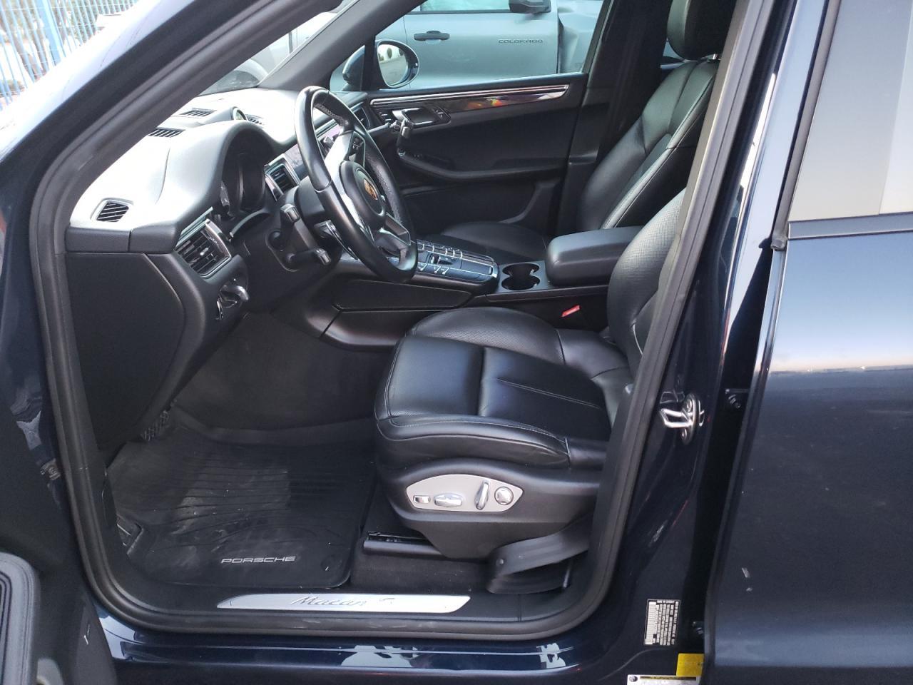 2017 PORSCHE Macan