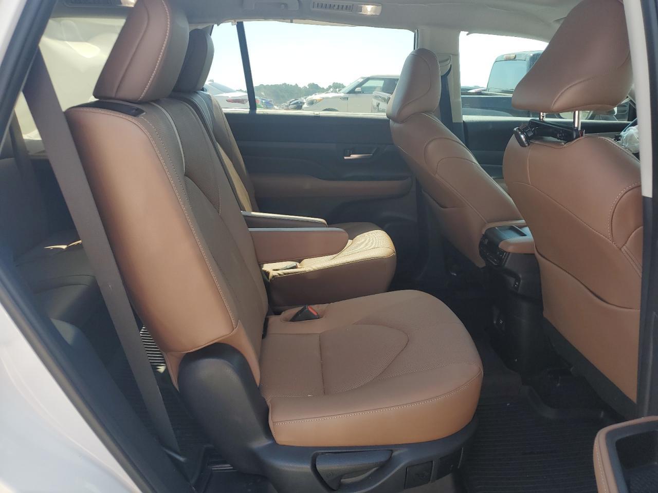 2024 TOYOTA HIGHLANDER