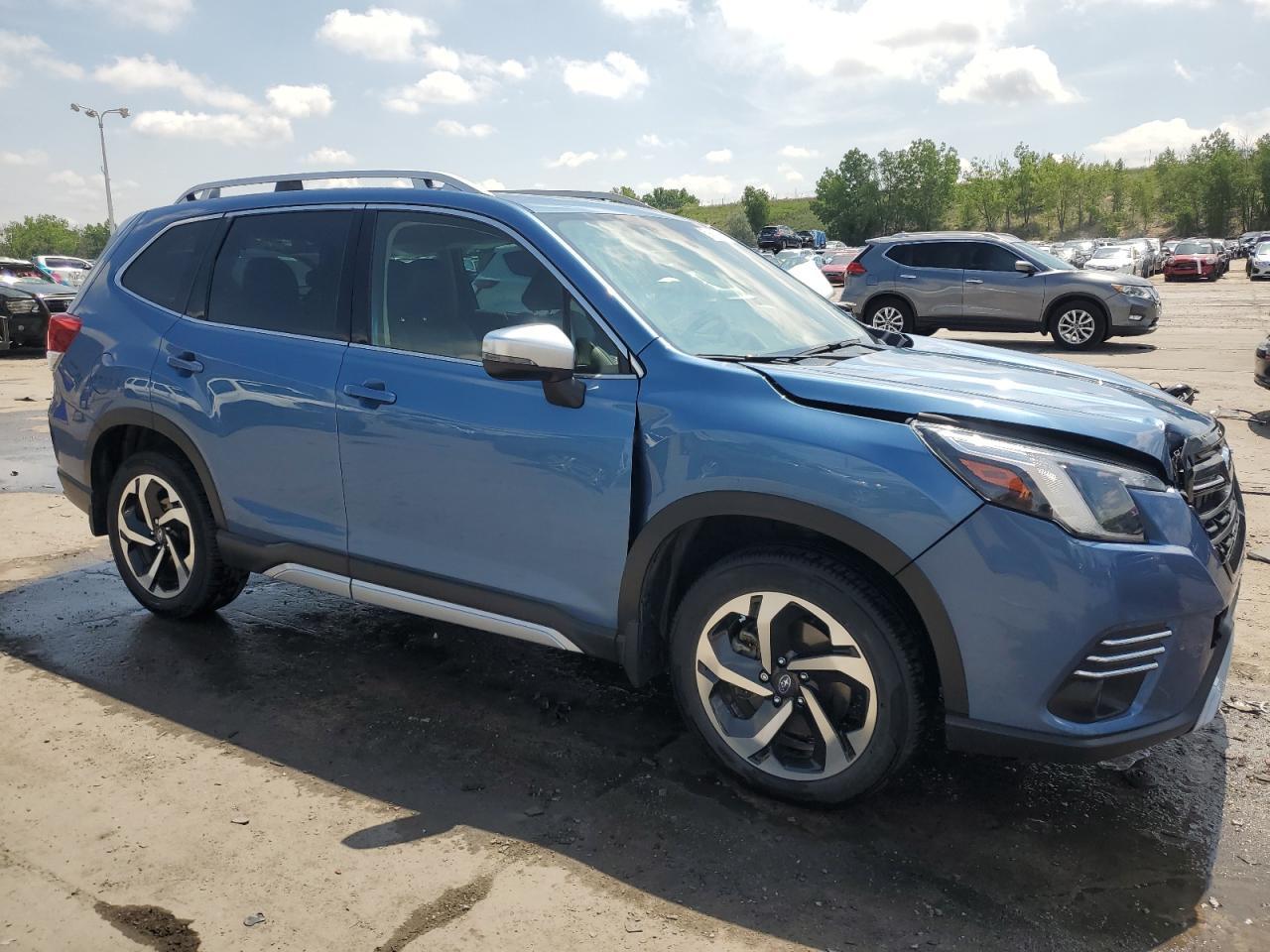 2022 SUBARU FORESTER