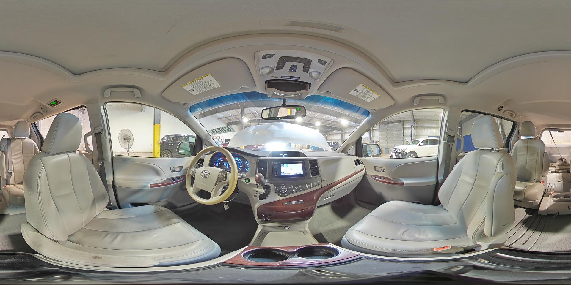2012 TOYOTA SIENNA