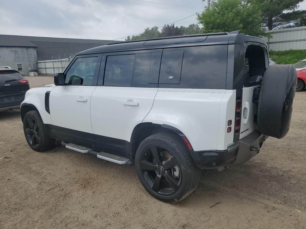 2024 LAND ROVER Defender