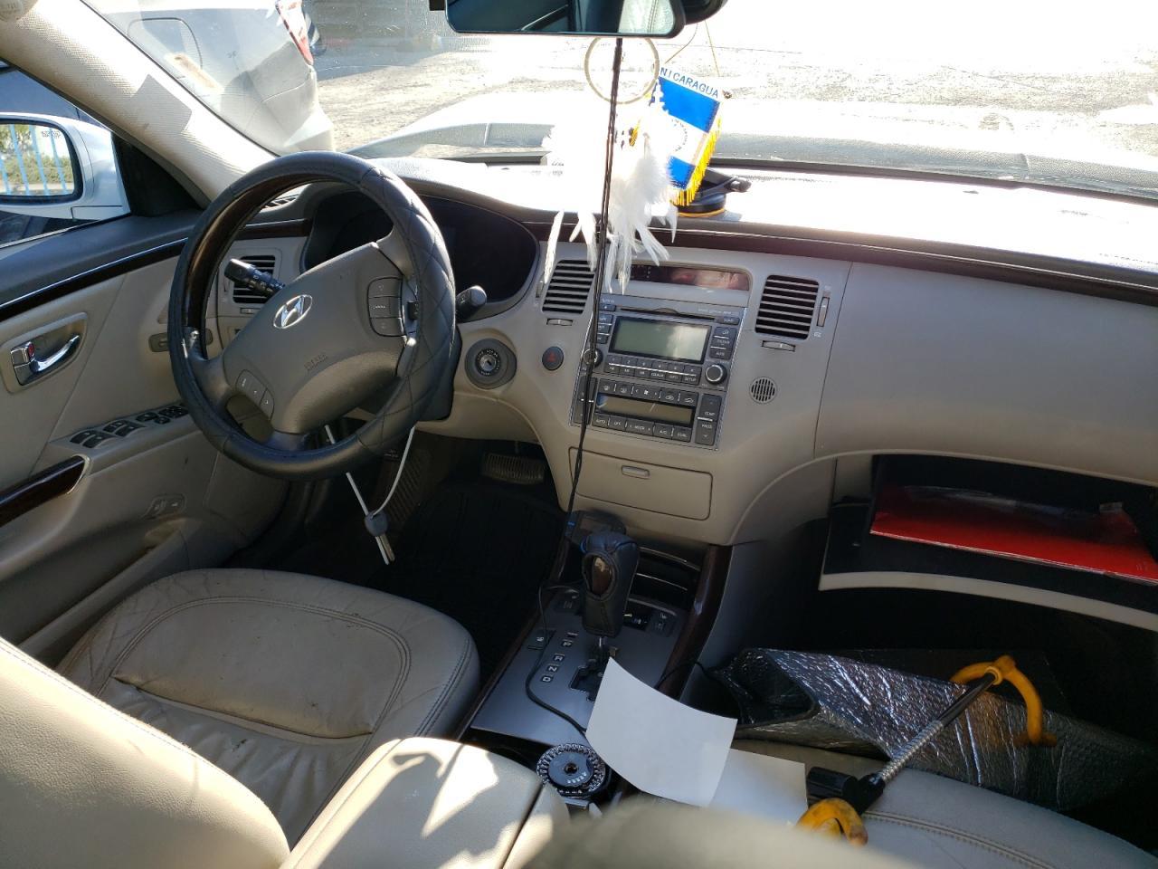 2011 HYUNDAI Azera