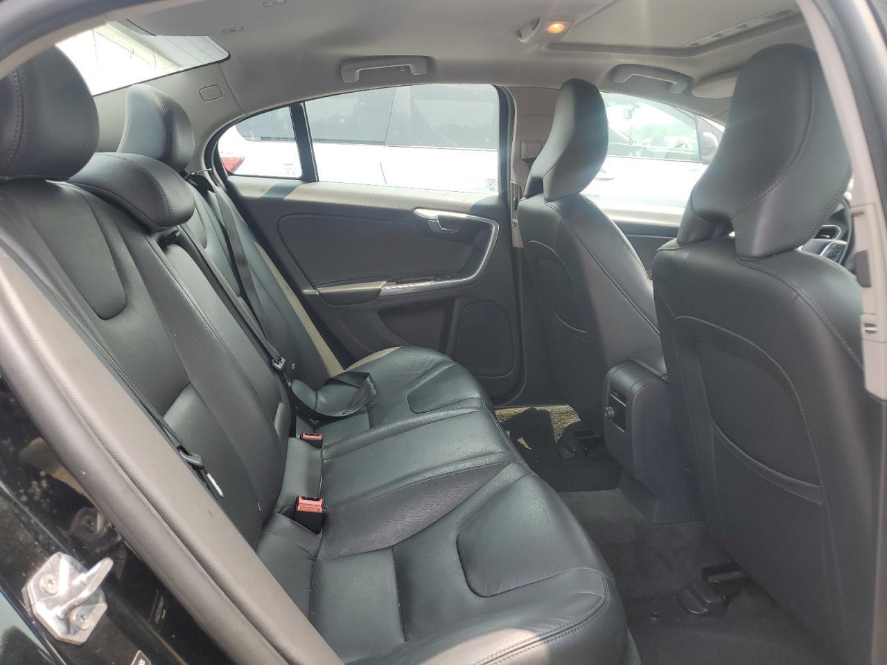 2015 VOLVO S60