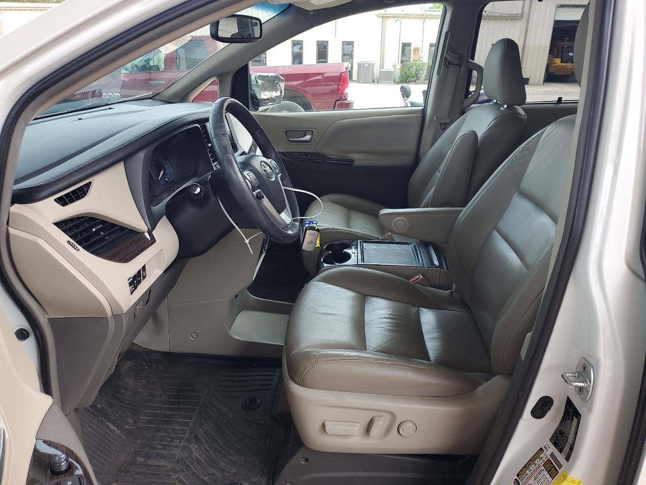 2017 TOYOTA SIENNA