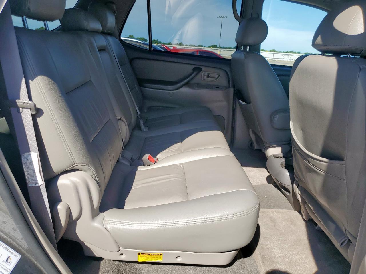 2003 TOYOTA Sequoia