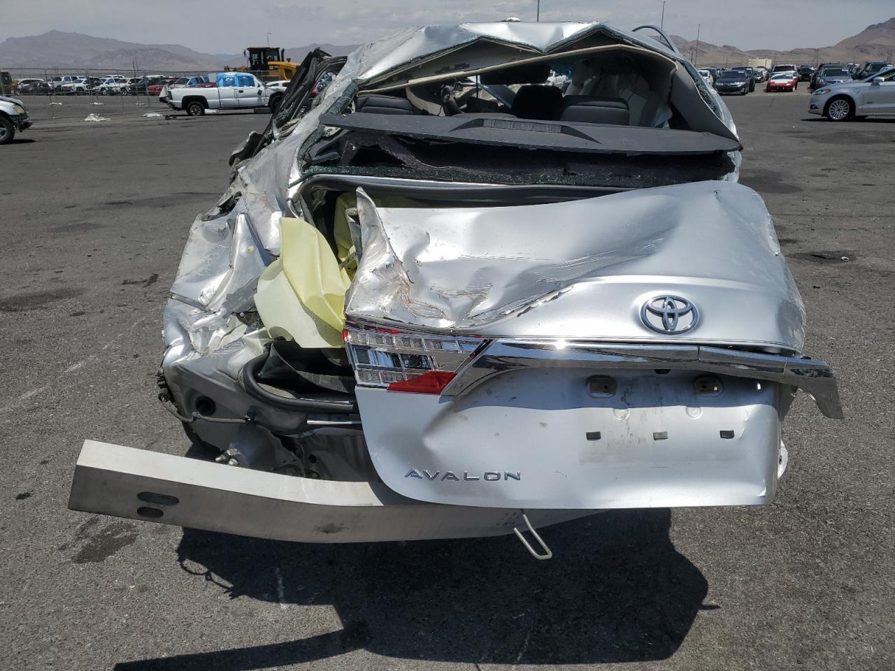2013 TOYOTA Avalon