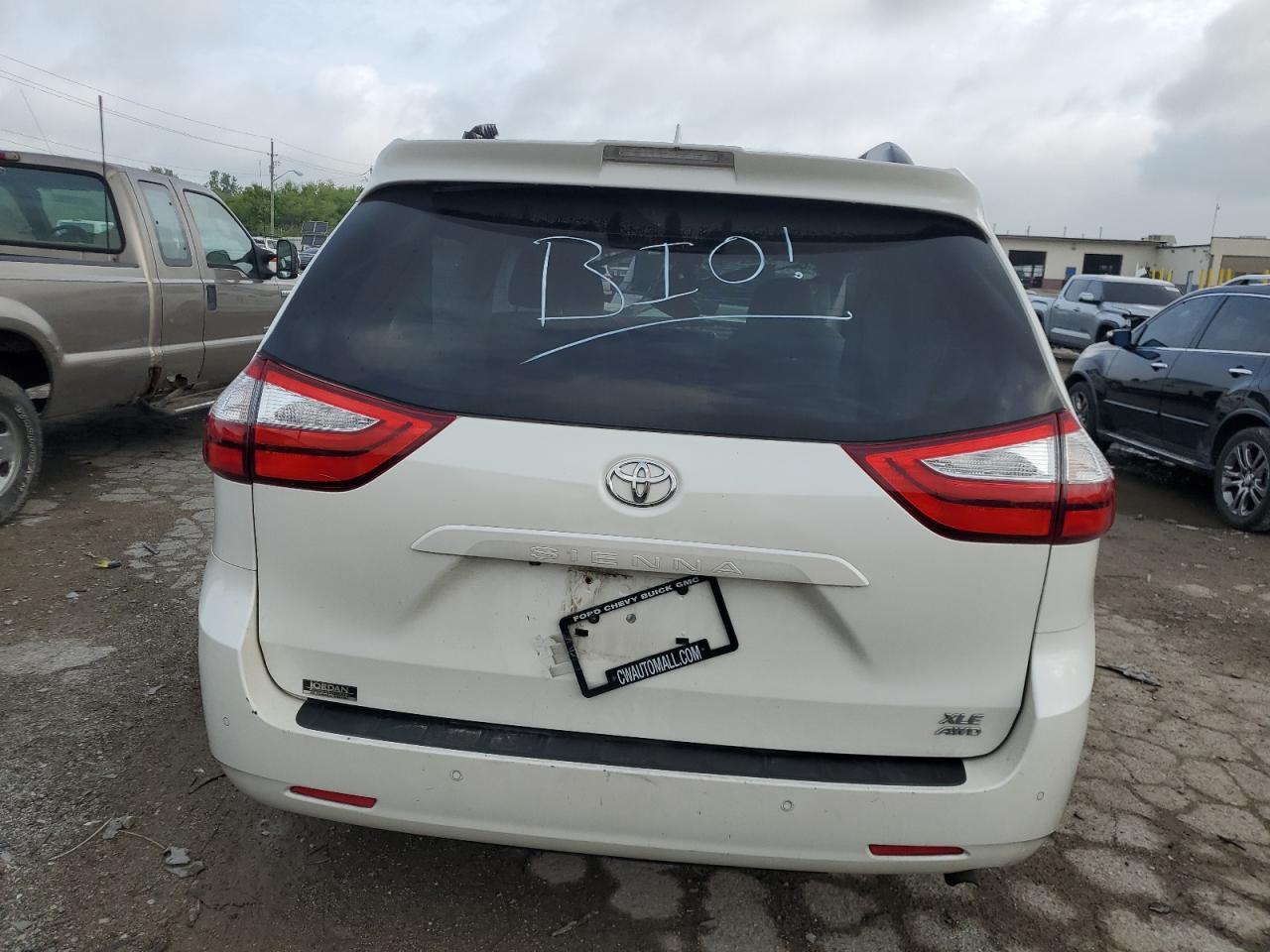 2018 TOYOTA SIENNA
