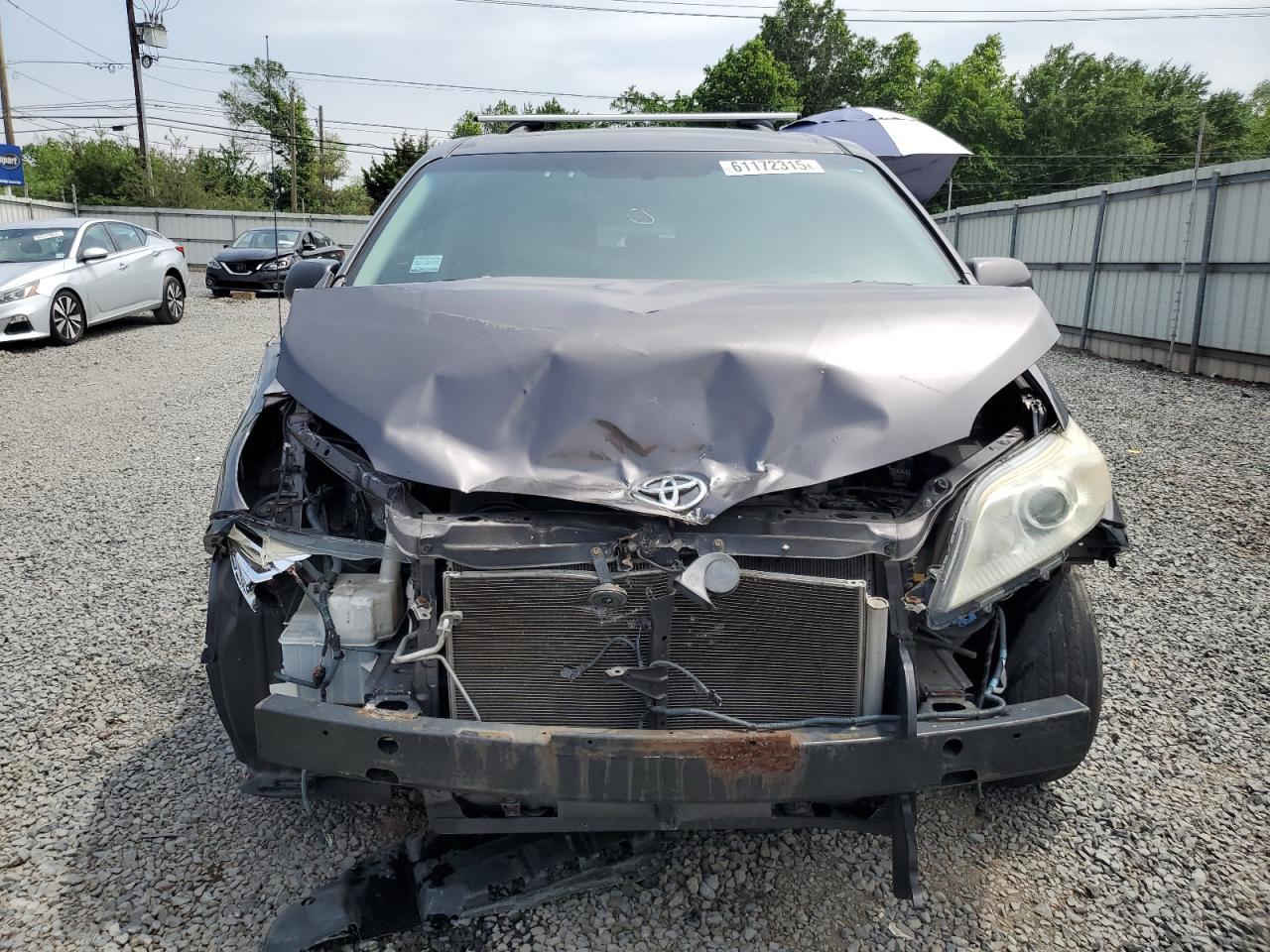 2012 TOYOTA SIENNA