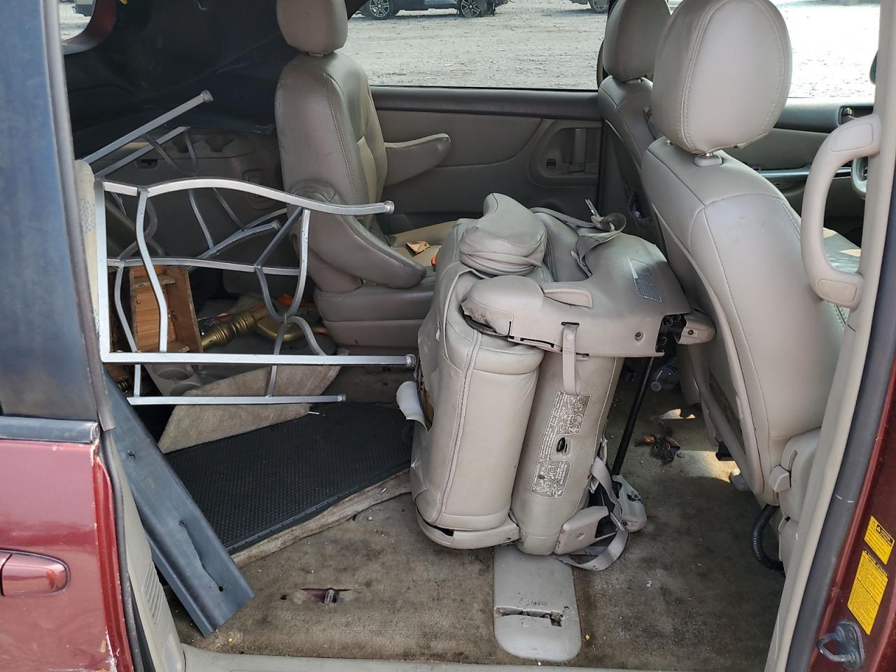 2006 TOYOTA SIENNA
