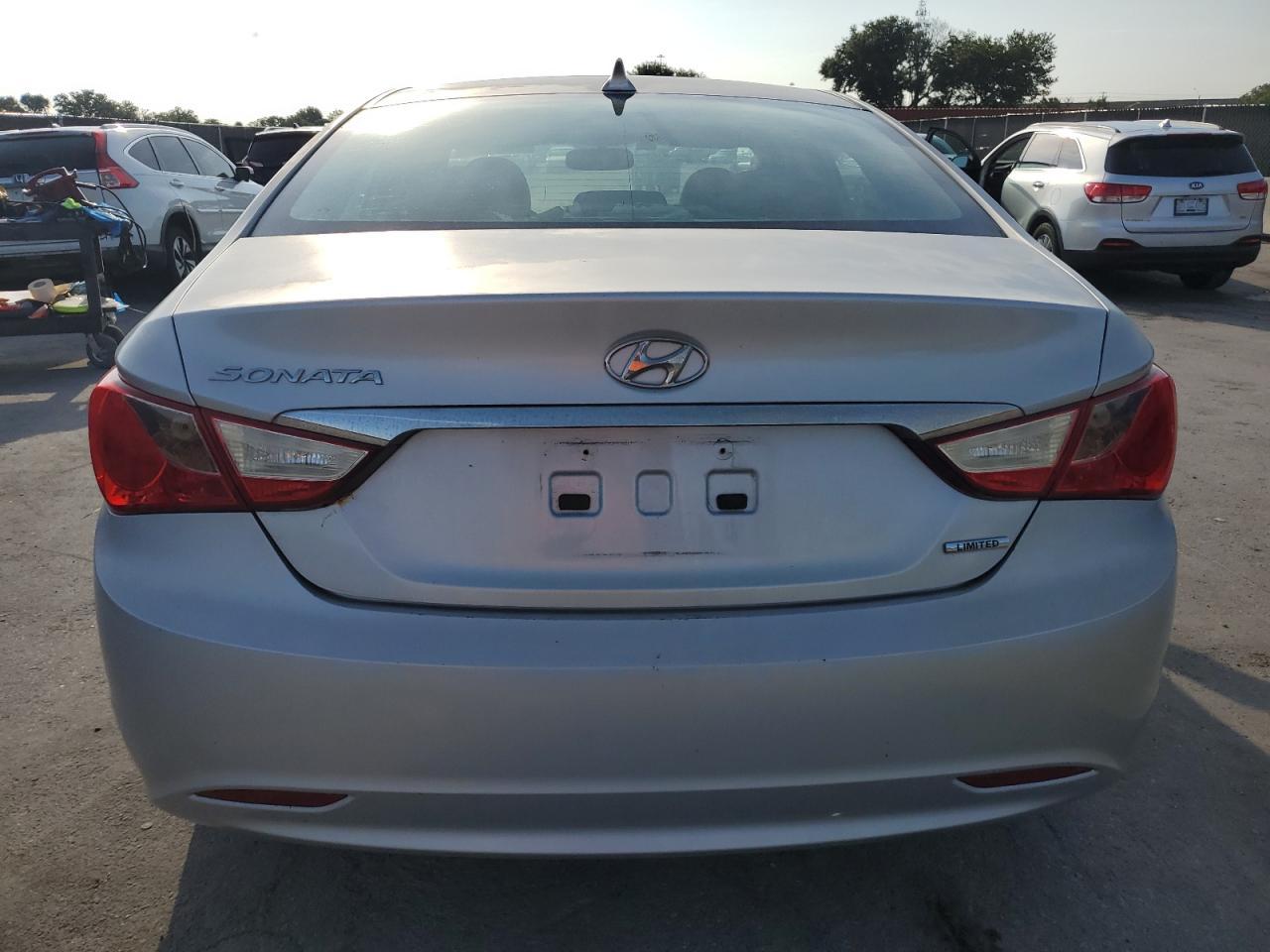 2011 HYUNDAI SONATA