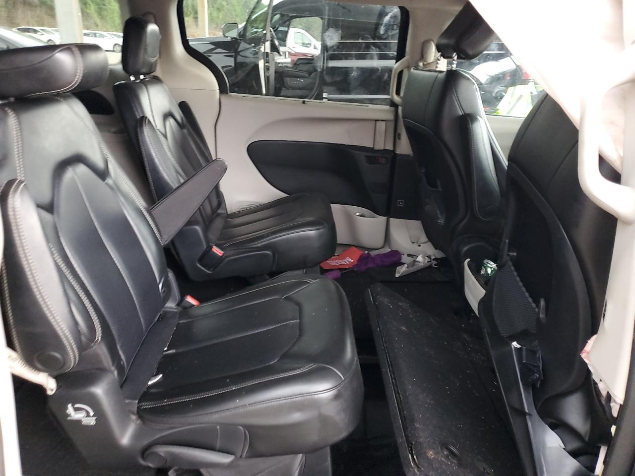 2020 CHRYSLER Voyager