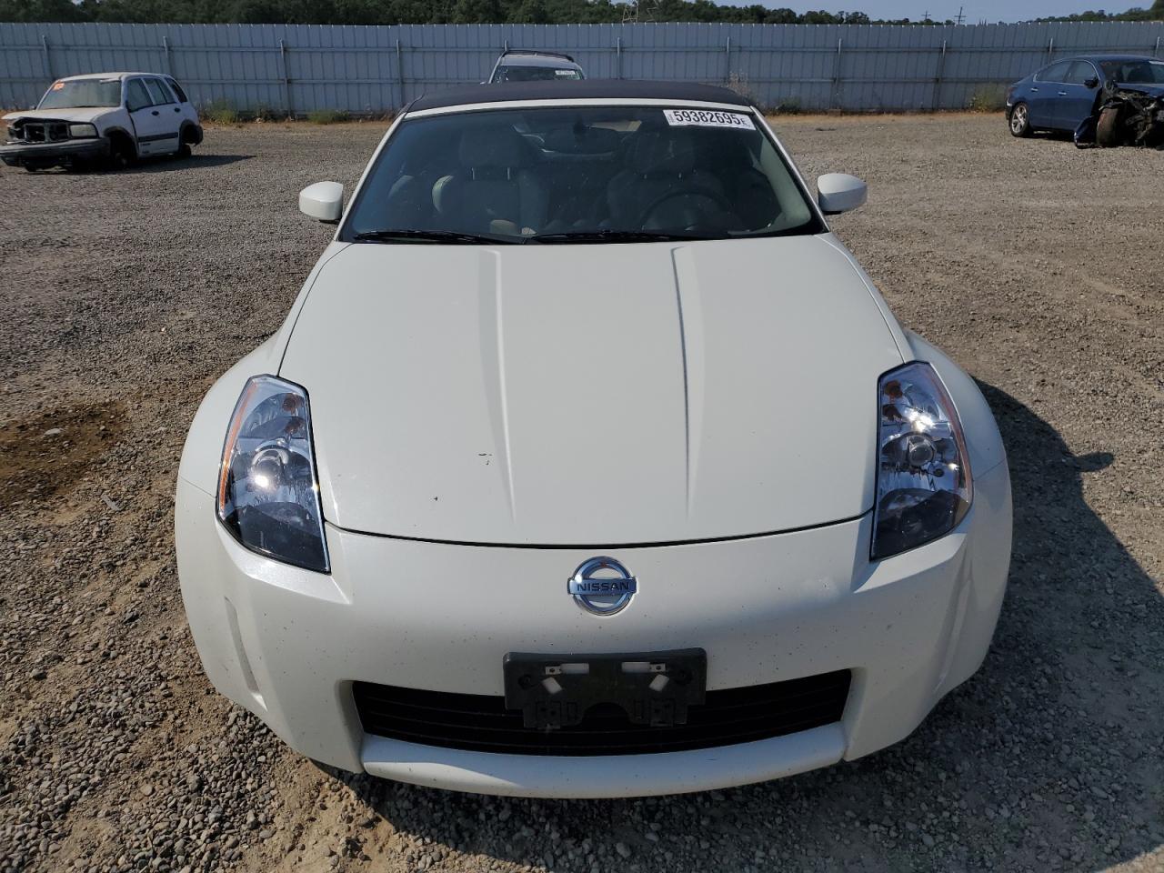2004 NISSAN Z