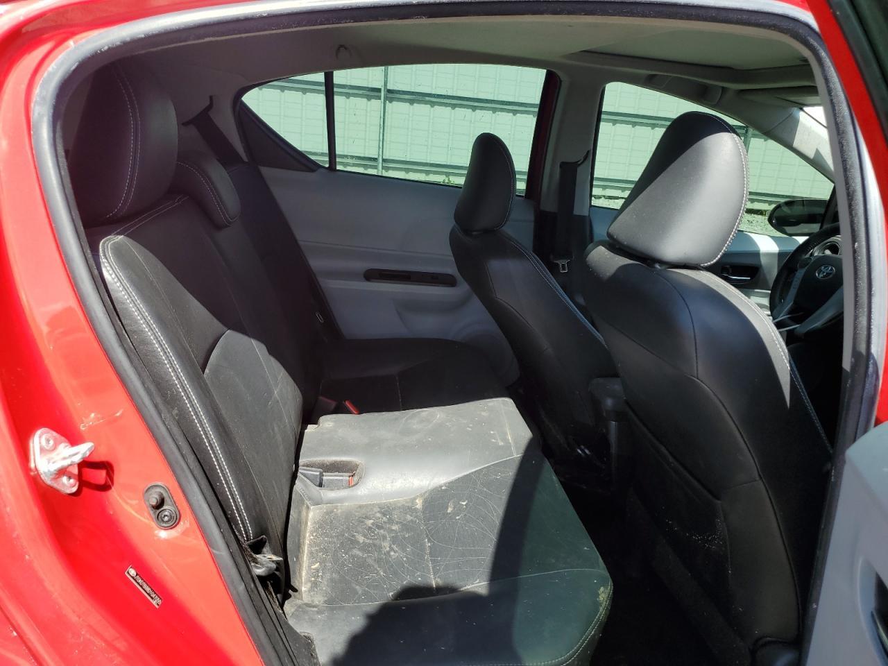 2013 TOYOTA Prius c