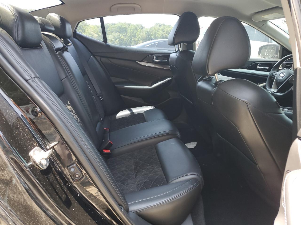 2017 NISSAN Maxima
