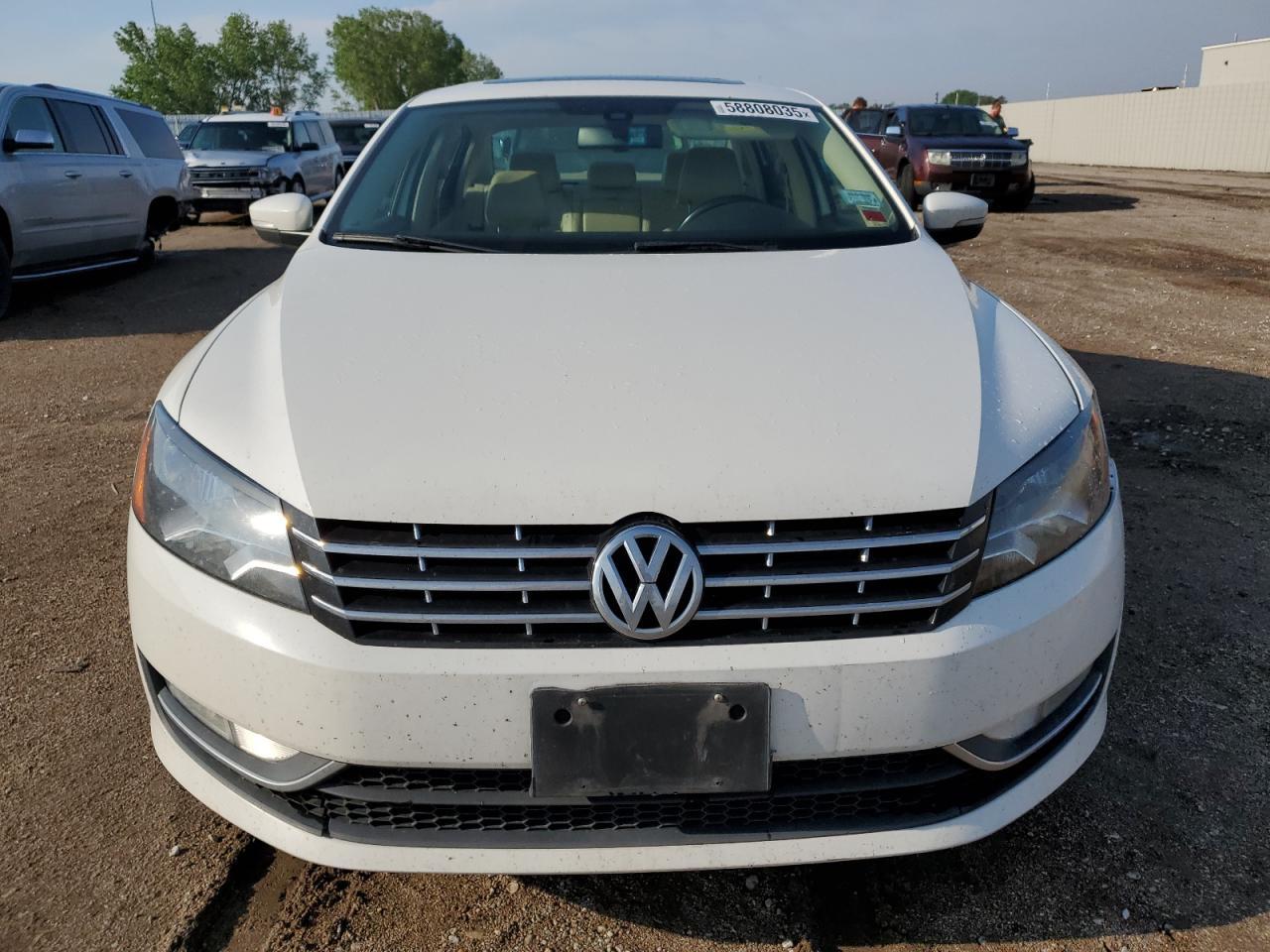 2014 VOLKSWAGEN Passat
