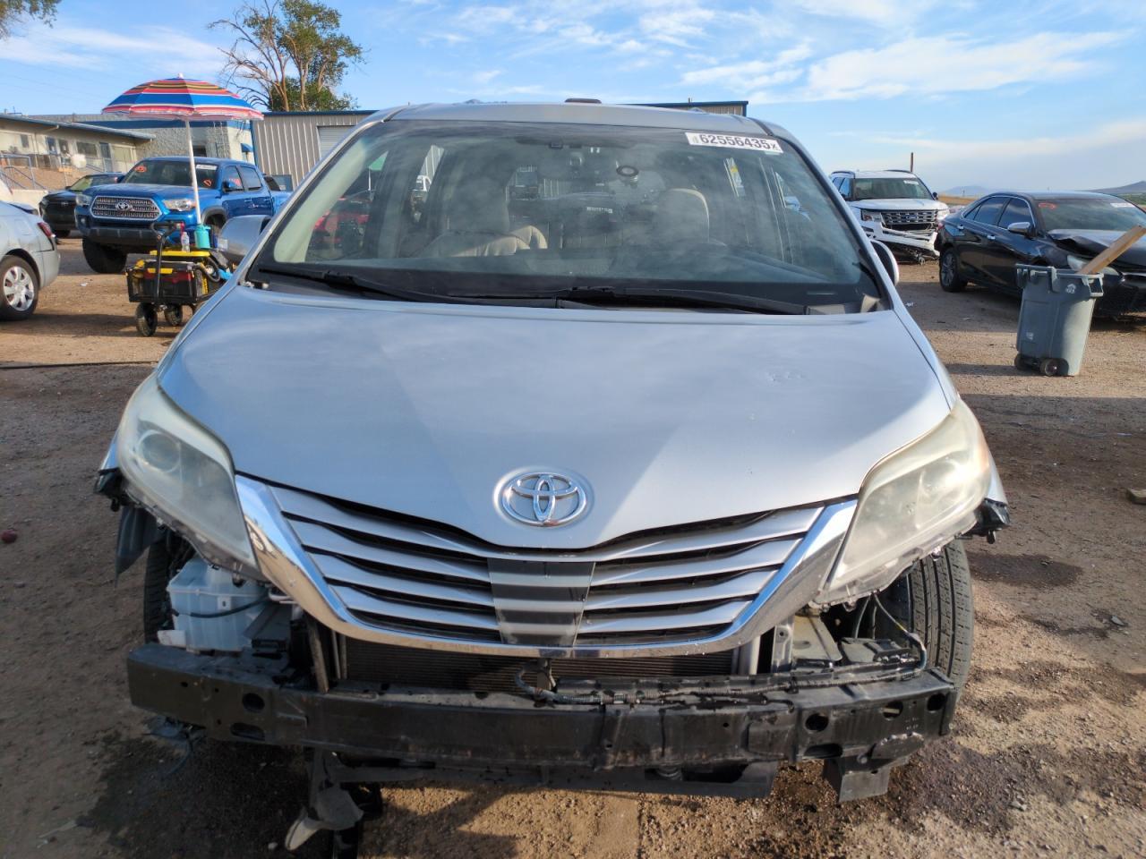 2017 TOYOTA SIENNA