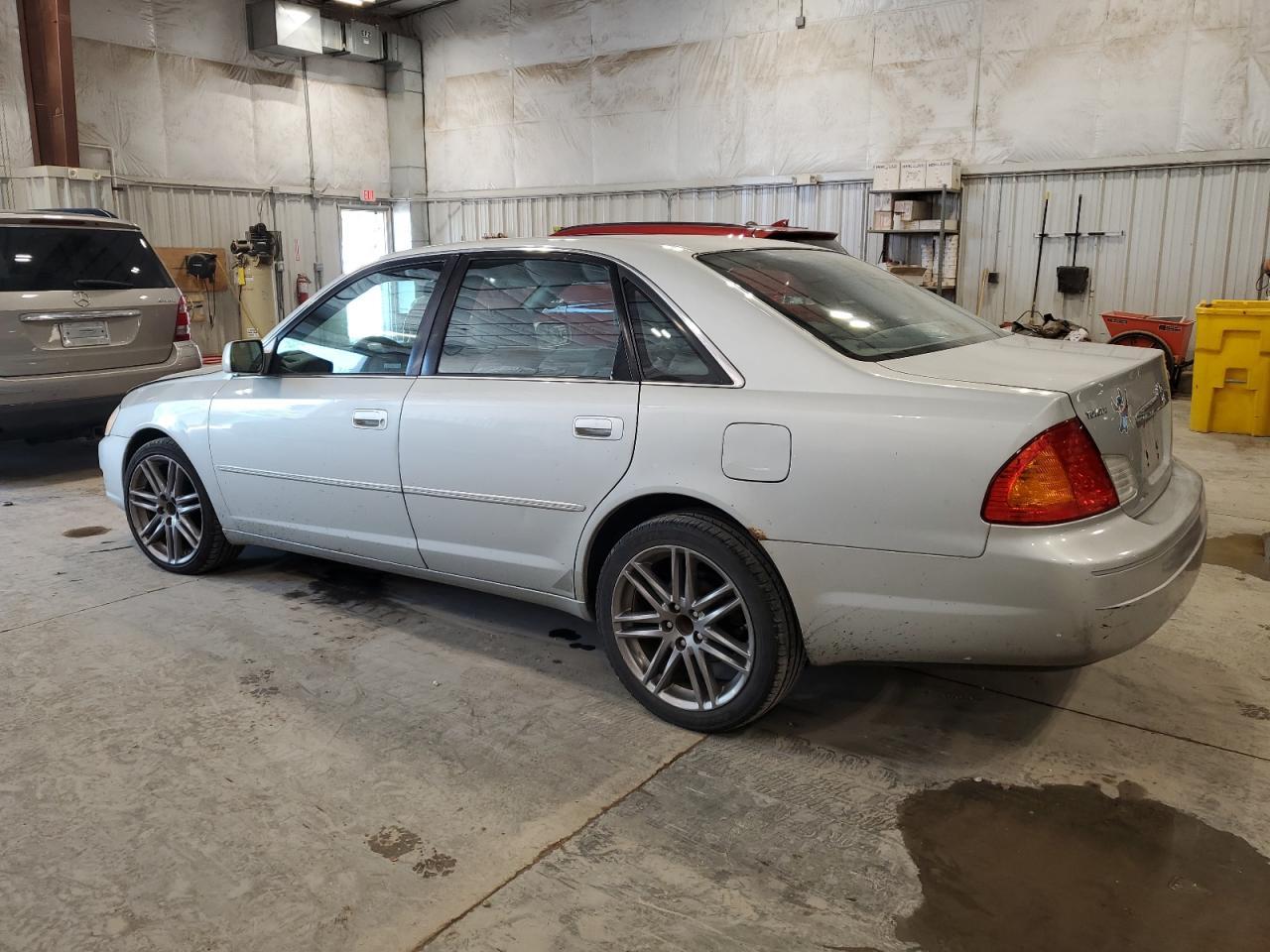 2002 TOYOTA Avalon