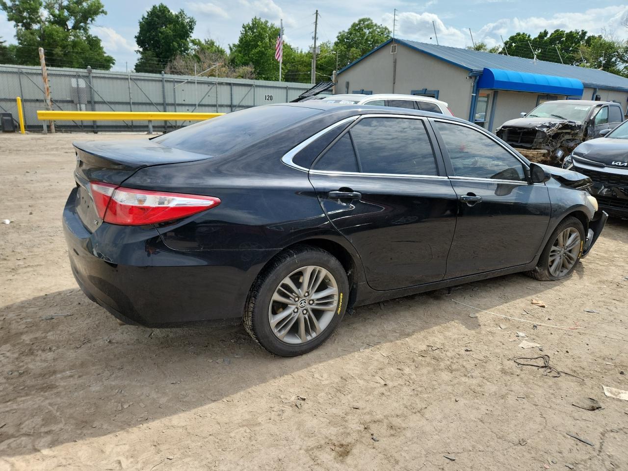 2016 TOYOTA CAMRY