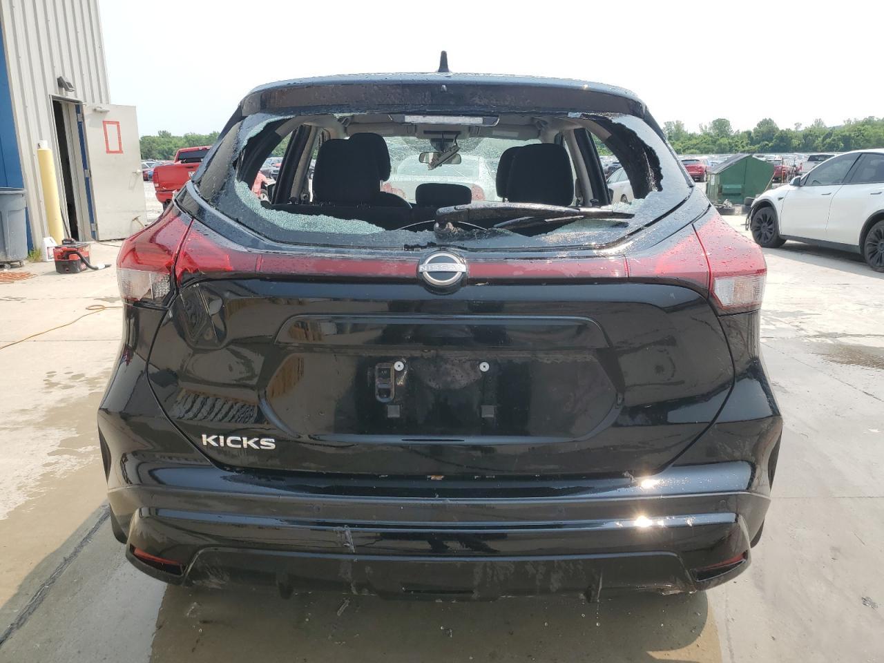 2024 NISSAN KICKS