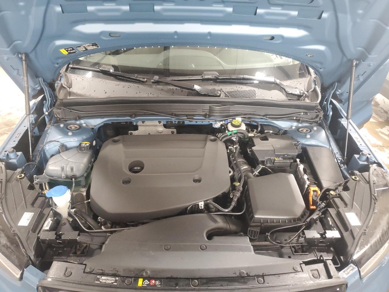 2023 VOLVO XC40