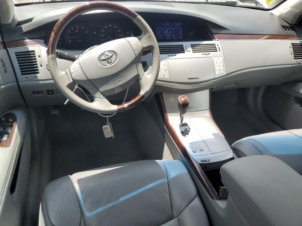 2010 TOYOTA Avalon