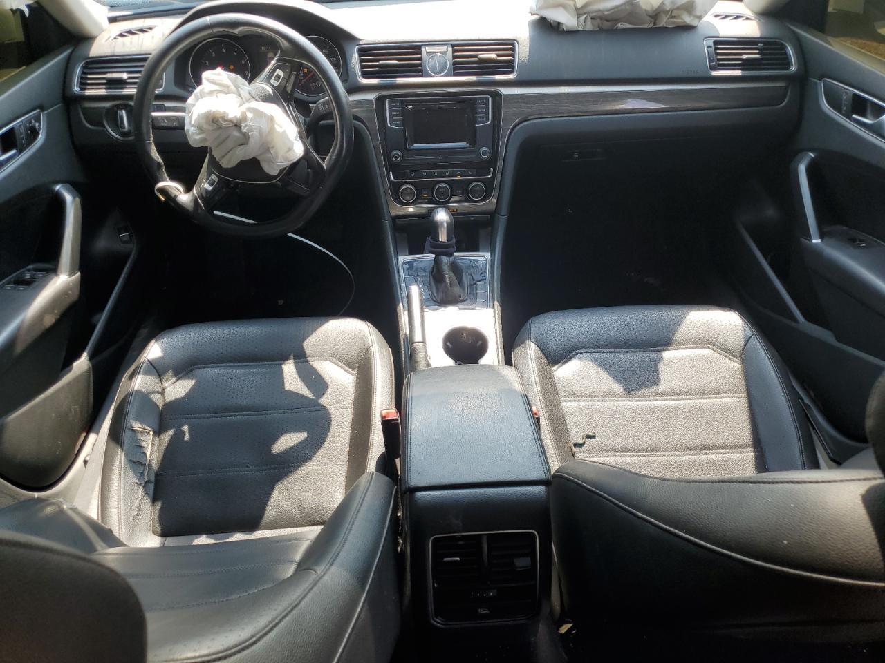 2016 VOLKSWAGEN Passat