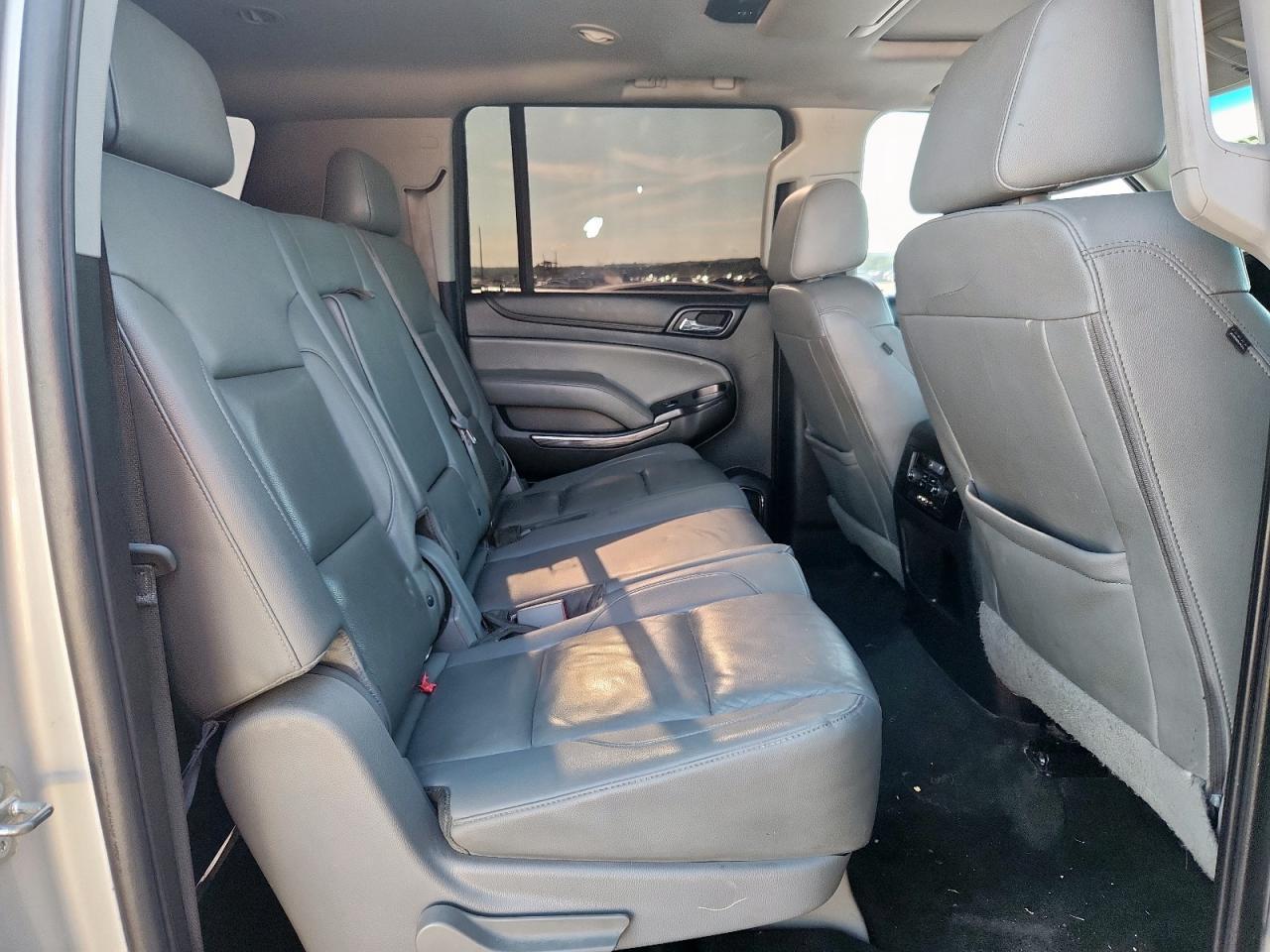 2016 CHEVROLET Suburban