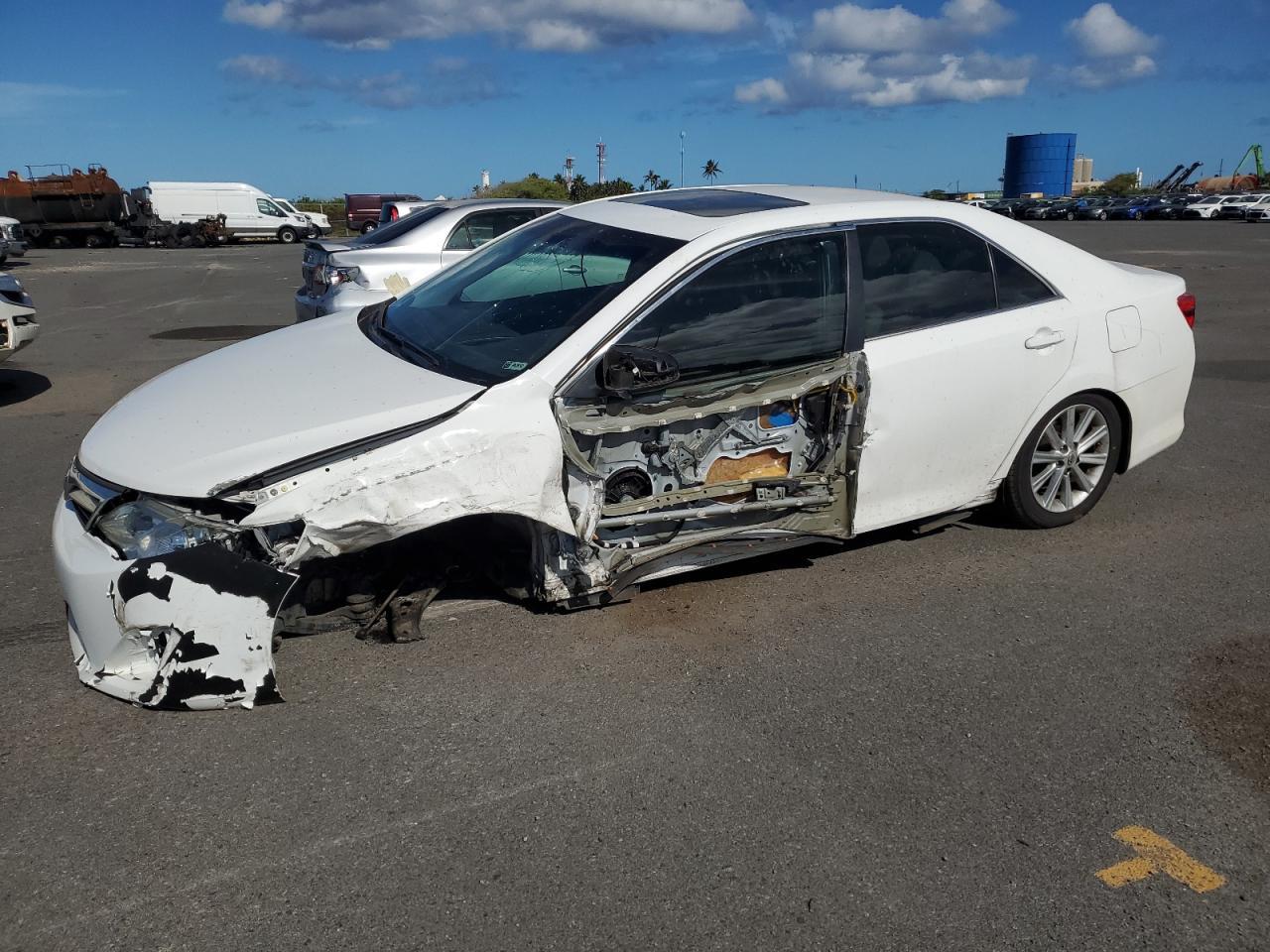 2014 TOYOTA CAMRY