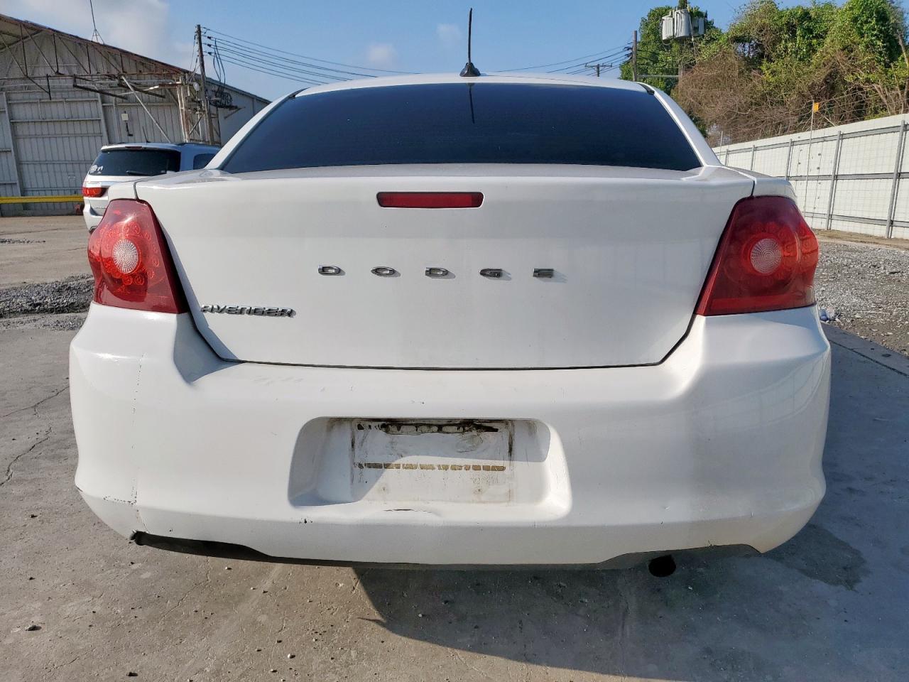 2014 DODGE Avenger