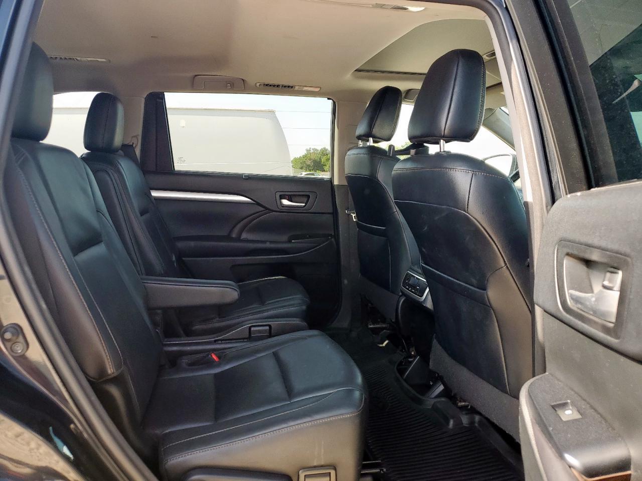 2017 TOYOTA HIGHLANDER