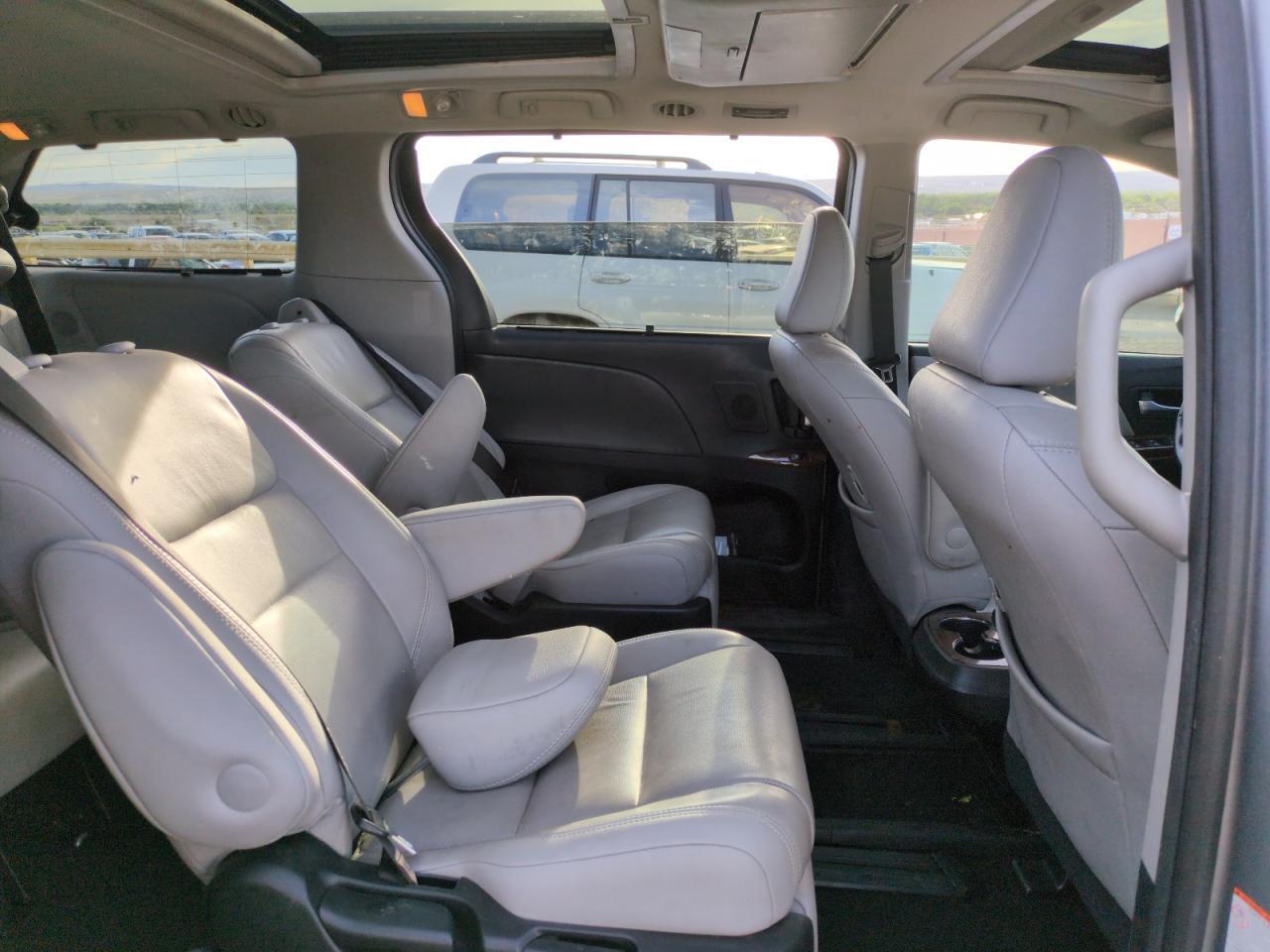 2017 TOYOTA SIENNA