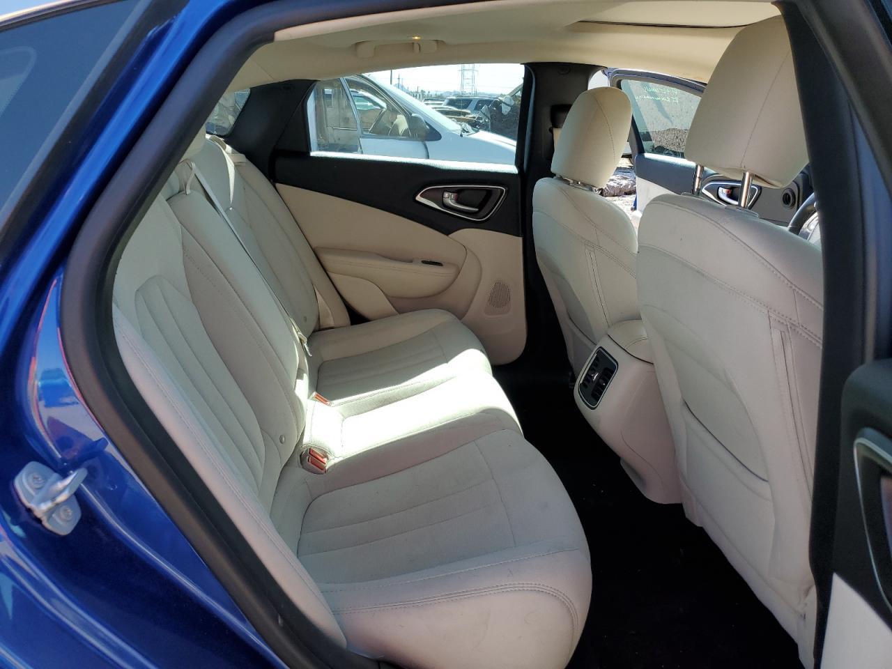 2016 CHRYSLER 200