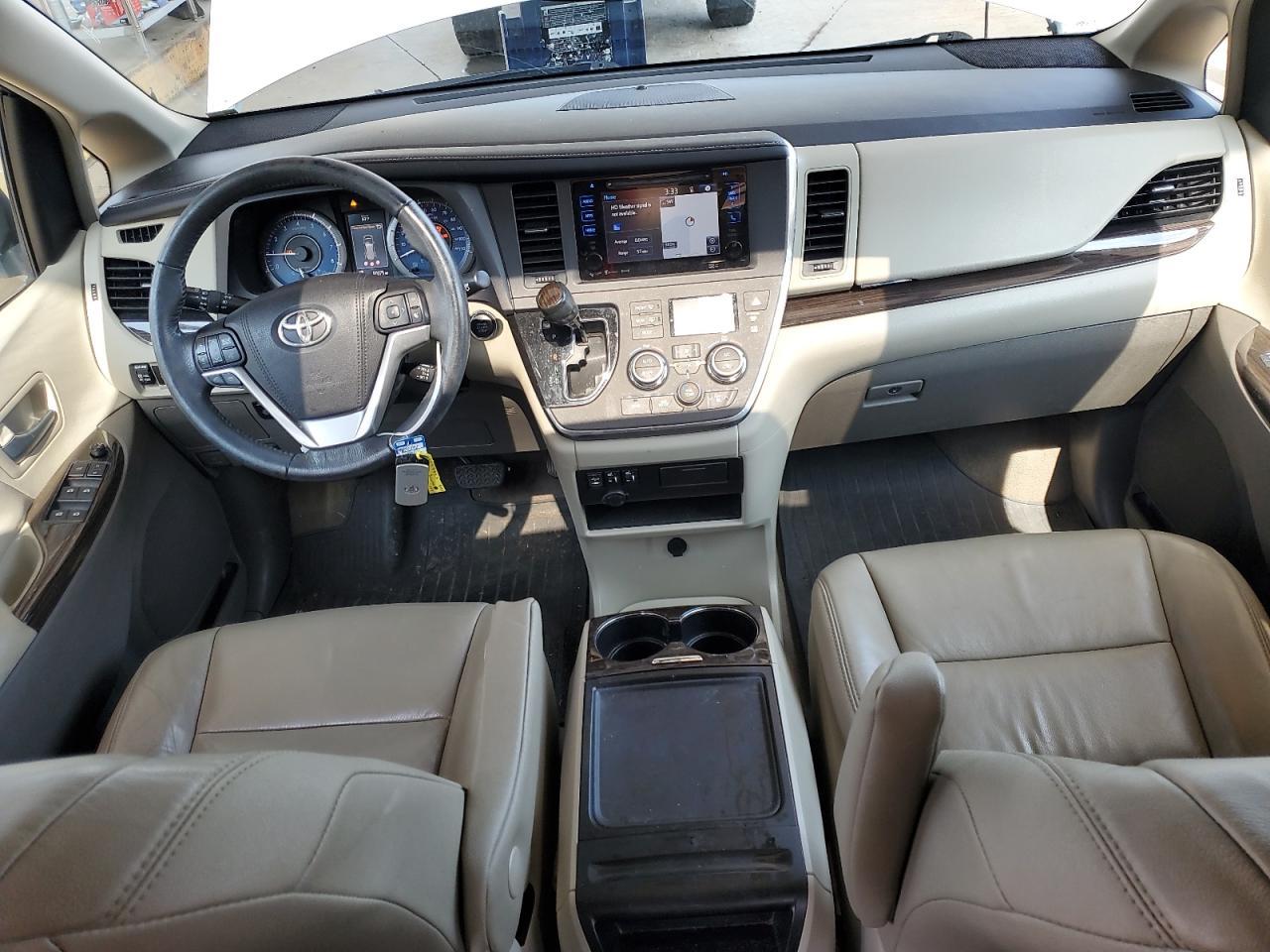2017 TOYOTA SIENNA