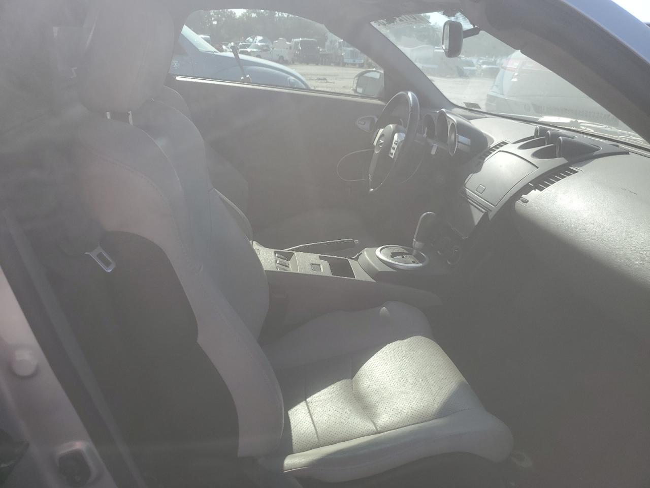 2004 NISSAN Z