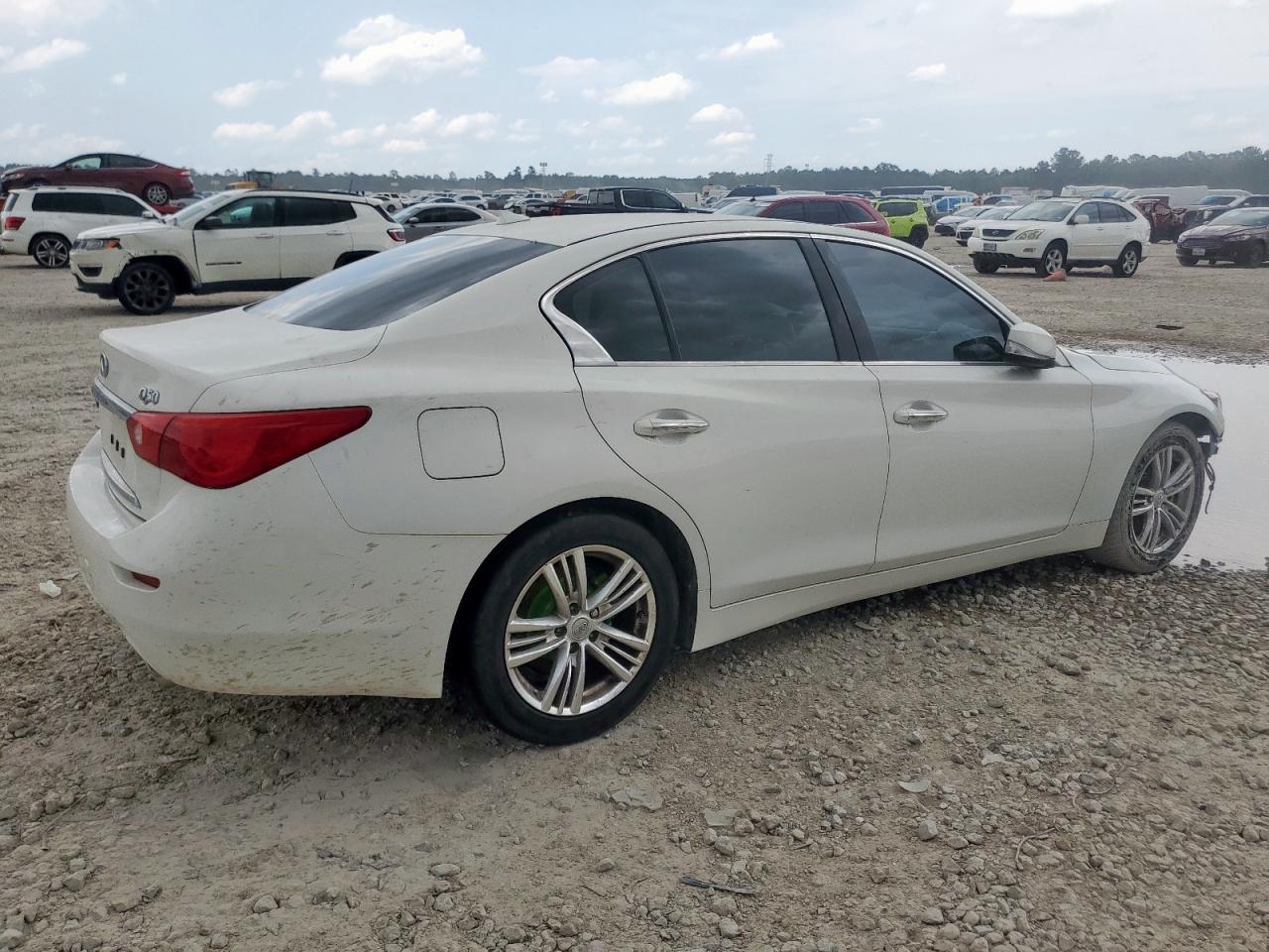 2015 INFINITI Q50