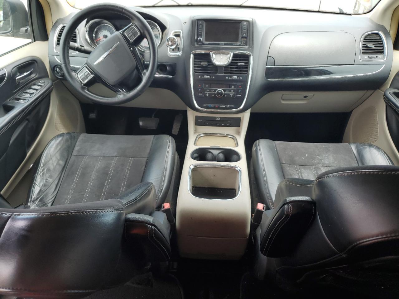 2014 CHRYSLER Town & Country