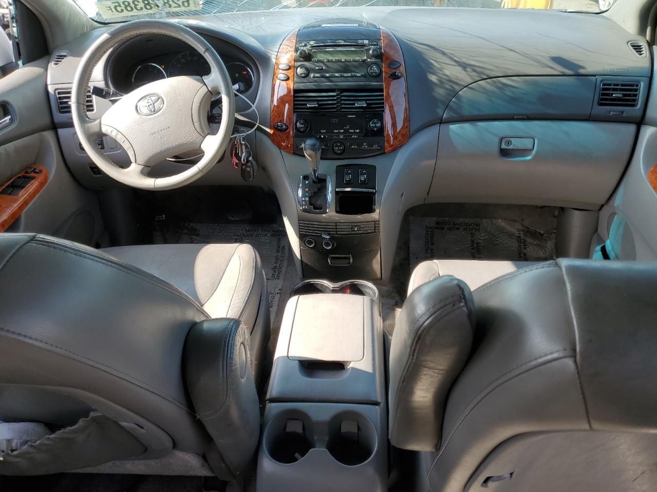 2006 TOYOTA SIENNA
