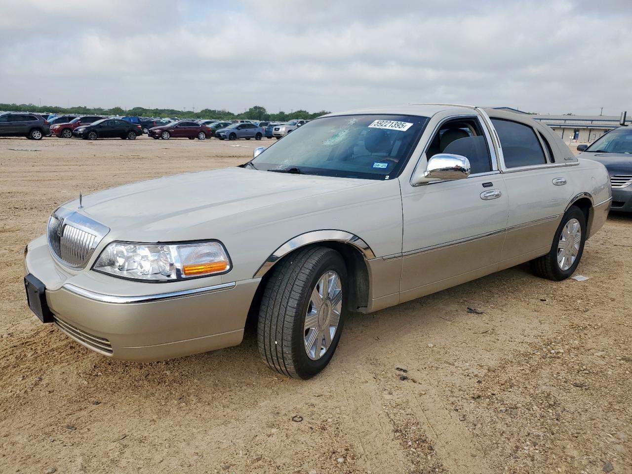 2004 LINCOLN Town Car