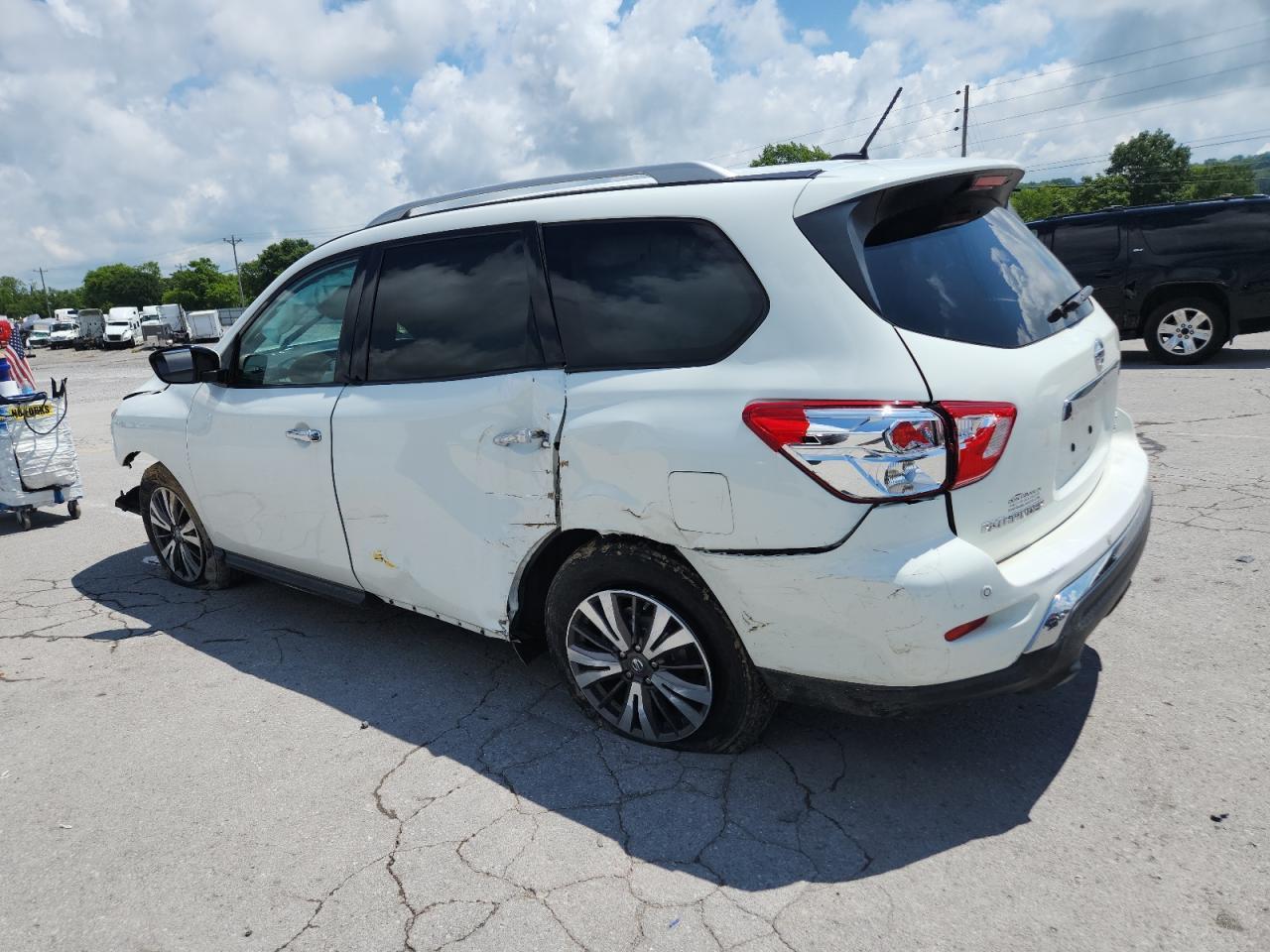 2017 NISSAN PATHFINDER